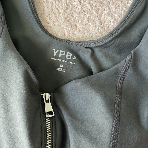 Abercrombie Workout Top - Picture 2 of 5